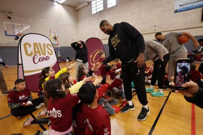 指向两翼与 指向两翼与